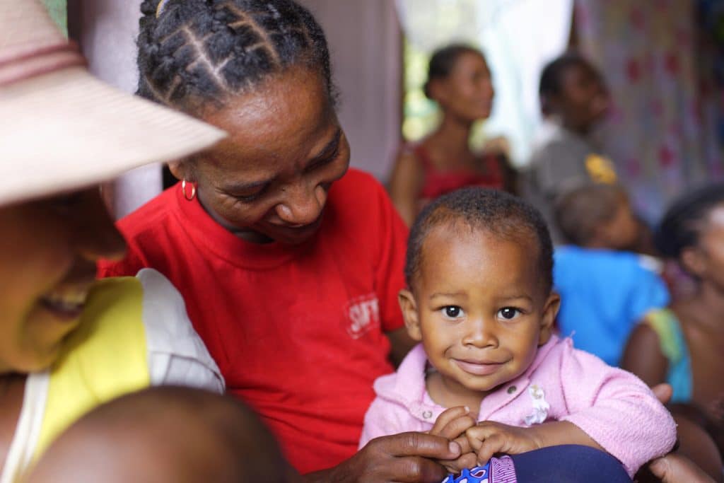Un enfant dans un centre de santé de la région d'Analanjirofo, à Madagascar.