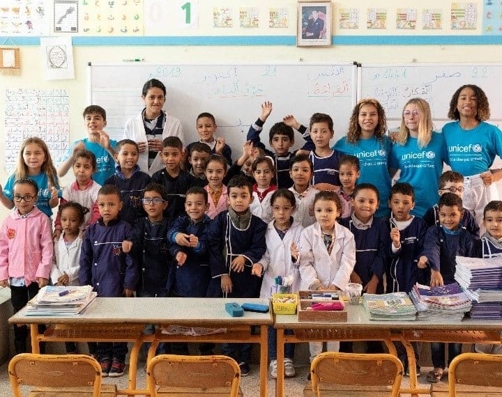 En octobre 2019, les membres du groupe KIDS UNITED NOUVELLE GENERATION se rendent à l’école primaire ALMOUAHIDINE , dans le quartier INEZGANE à AGADIR où UNICEF MAROC déploie un programme pour l’éducation inclusive pour promouvoir l’éducation des enfants en situation de handicap.