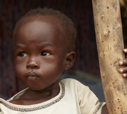 Pour faire entendre la voix des enfants, Oxmo Puccino prête la sienne pour soutenir la campagne de fin d’année d’UNICEF France conçue par Hopening