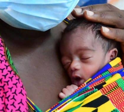 COVID-19 : les femmes enceintes et les bébés nés pendant la pandémie mis à rude épreuve