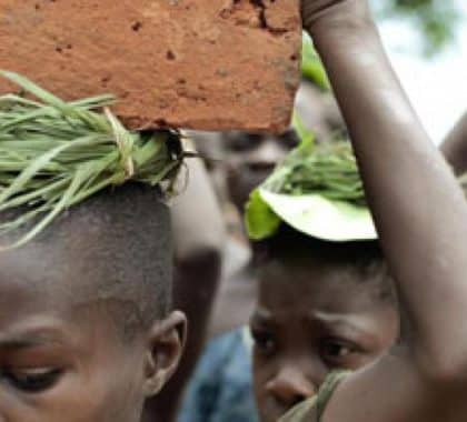 « Enfants forçats », un documentaire sur le travail des enfants