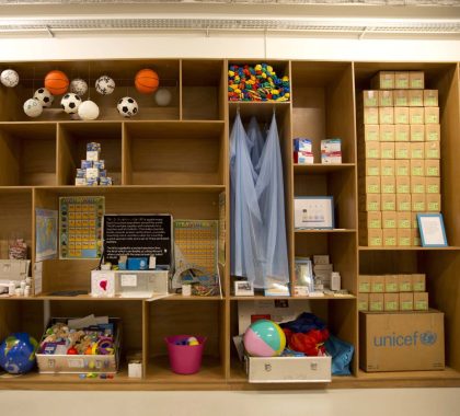 Dans les coulisses logistiques de la première organisation humanitaire mondiale pour l’enfance
