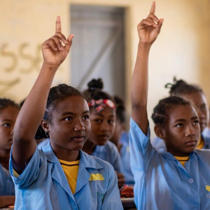 Elèves de la classe de Natalia © UNICEF/UN0542756/Andrianandrasana