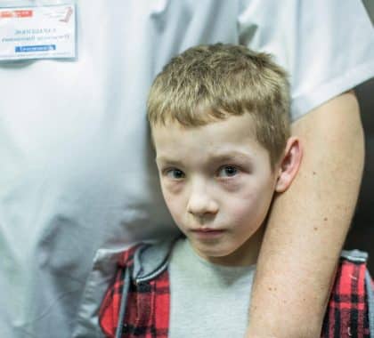 Ukraine : l’UNICEF accueille les enfants et les familles déplacés grâce aux « points bleus »