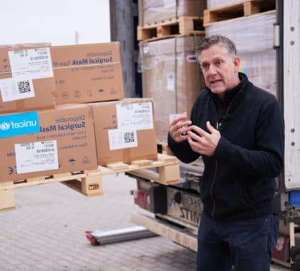 La première cargaison d’aide humanitaire de l’UNICEF arrive en Ukraine
