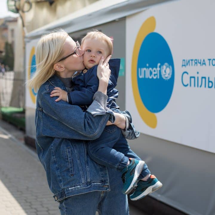 L’UNICEF France salue l’engagement des entreprises françaises dans le cadre de la crise en Ukraine Vu sur: https://www.unicef.fr/article/l-unicef-france-salue-l-engagement-des-entreprises-francaises-dans-le-cadre-de-la-crise-en