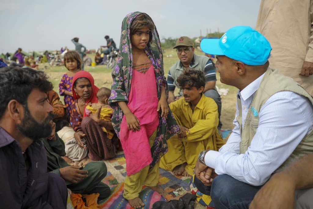 Au Pakistan, les équipes de l'UNICEF assistent les familles et les enfants touchés par les inondations.