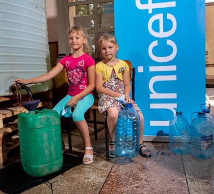 Ukraine : l’UNICEF livre des fournitures vitales à Odessa pour aider plus de 50 000 enfants