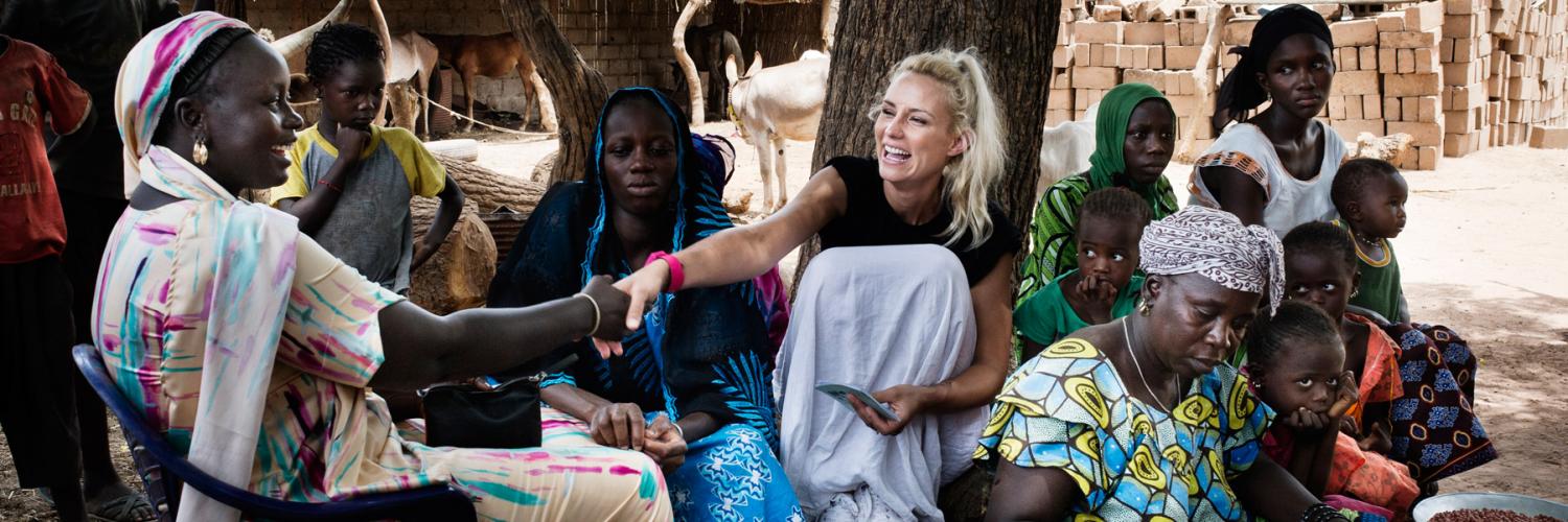 Elodie Gossuin, marraine de l'UNICEF France, en mission au Sénégal en 2015.