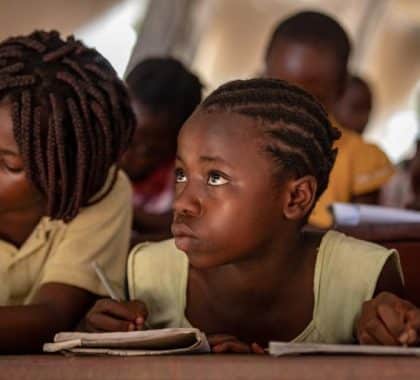 Mises en échec par la discrimination et les stéréotypes liés au genre, les filles accusent un retard en mathématiques par rapport aux garçons