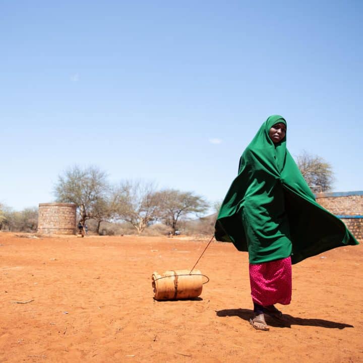 « Je regrette de ne pas être allée à l'école. Je passais des heures à ramener de l'eau d'un village éloigné. Aujourd’hui, je suis si heureuse que nous ayons de l'eau depuis notre village. L’eau c’est la vie ! J’aimerais même m’inscrire pour aller à l'école », confie la jeune Nuria.