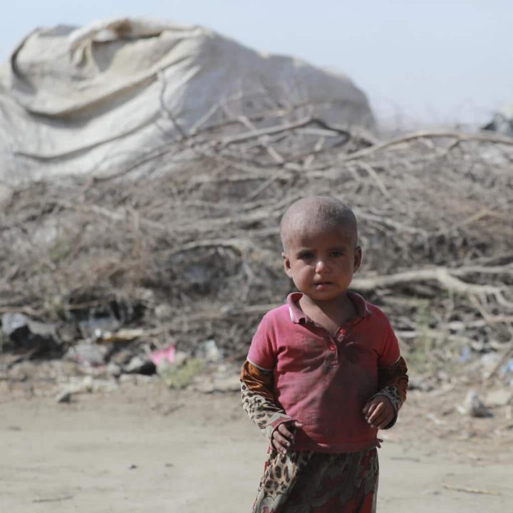 Conditions de vie générales dans le quartier informel de Yawnani, dans la ville de Raqqa, au nord-est de la Syrie, le 21 septembre 2022. © UNICEF/UN0710296/Souleiman