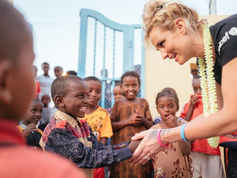 Visite d'Elodie Gossuin, ambassadrice de l’Unicef France à Djibouti. Visite du village d’enfants SOS. © UNICEF/Benjamin Decoin