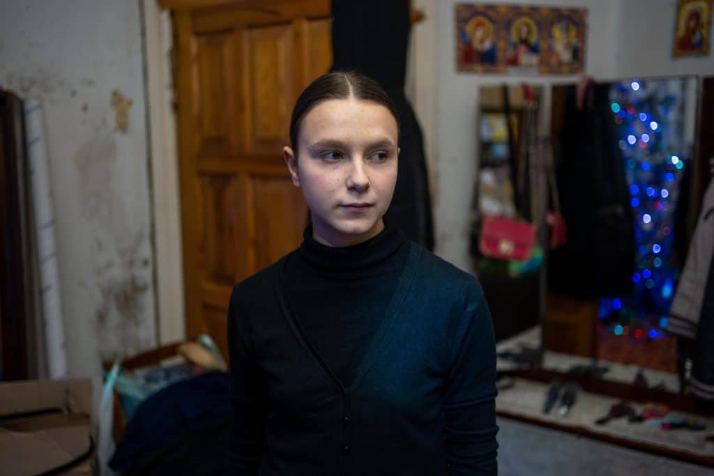 Dasha, 15 ans, vit à Izyum, en Ukraine. Photo prise le 13 janvier 2023. © UNICEF/UN0773884/Filippov