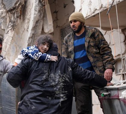 Des milliers d’enfants en danger après les tremblements de terre en Turquie et en Syrie
