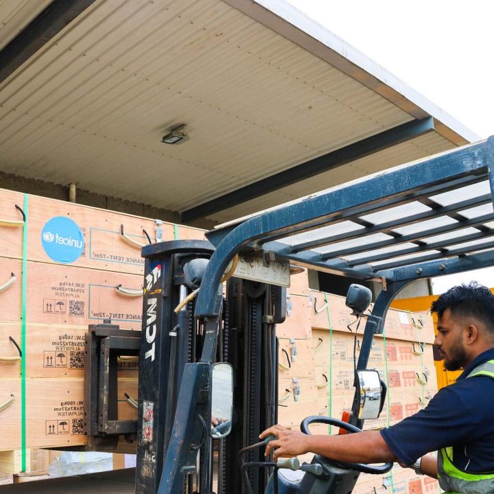 L'UNICEF se prépare à expédier ses fournitures d'urgence depuis les Fidji, en plus des fournitures d'urgence déjà disponibles au Vanuatu.©UNICEF/UN0795693/Sharma ©UNICEF/UN0795693/Sharma