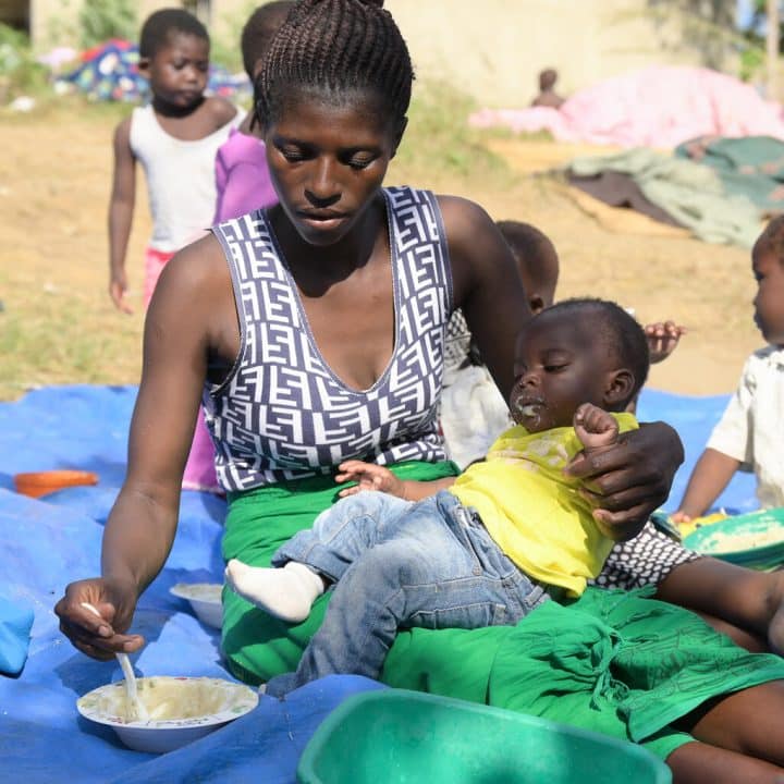 Malawi mère et son fils nourriture