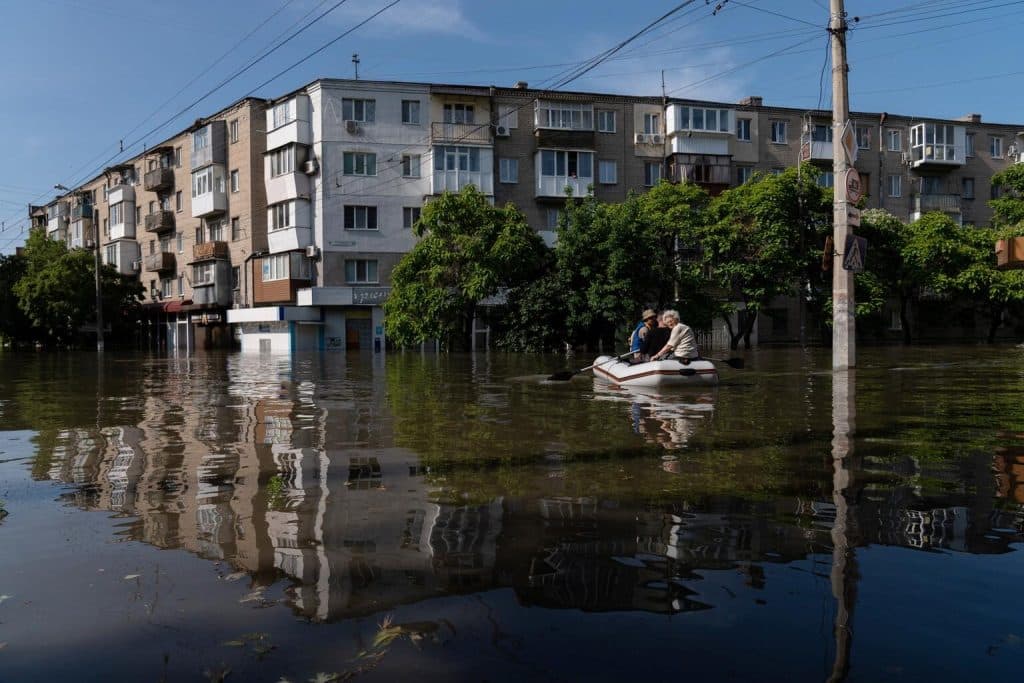 En Ukraine, 16 000 personnes sont en cours d’évacuation après la destruction du barrage de Kakhovka, le 7 juin 2023. © UNICEF/UN0853281/Filippov/AFP