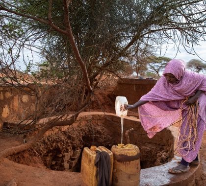 Les femmes et les filles, premières victimes de la crise de l’eau et de l’assainissement 