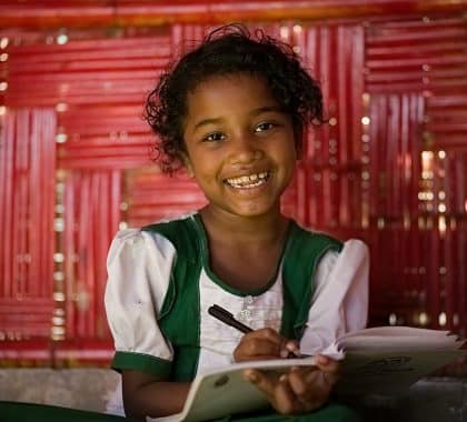 Les enfants reprennent le chemin de l’école dans les camps de réfugiés rohingyas