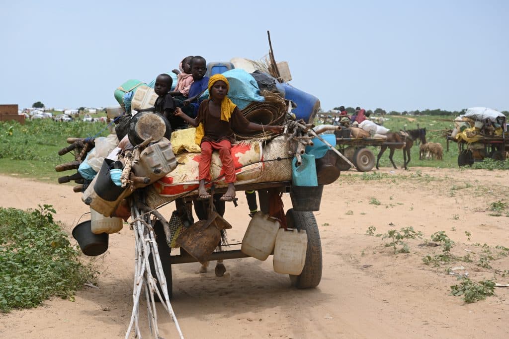 Des milliers de familles arrivent dans le camp de réfugiés d'Adré, dans l'est du Tchad, près de la frontière du Soudan. © UNICEF/UNI426020/Dejongh