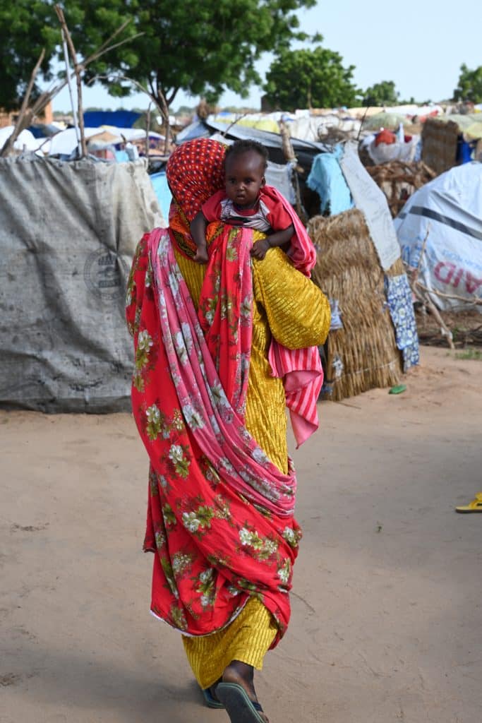 Raoda, 38 ans, mère de 10 enfants a fuit le Soudan pour se réfugier au Tchad. © UNICEF/UNI426031/Dejongh