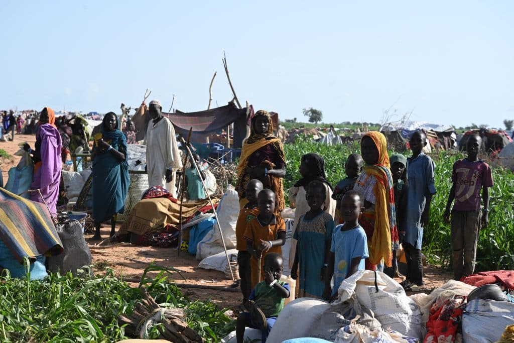Des milliers de familles arrivent dans le camp de réfugiés d'Adré, dans l'est du Tchad, près de la frontière du Soudan. © UNICEF/UNI426033/Dejongh