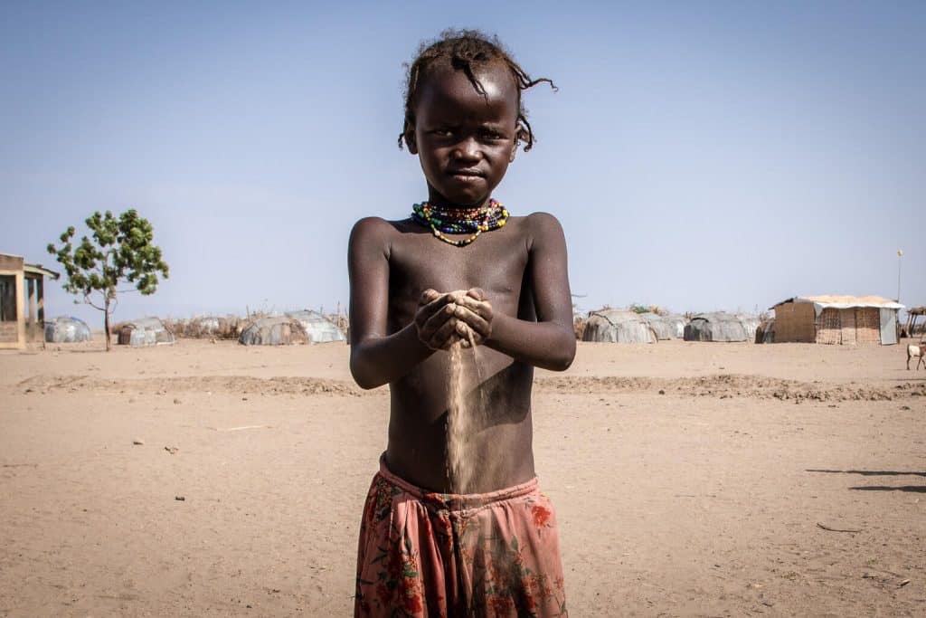 À Libemuket, en Éthiopie, le changement climatique et la sécheresse menacent les cultures et le bétail, poussant la population locale au bord du gouffre. ©UNICEF/UNI417897/Pouget