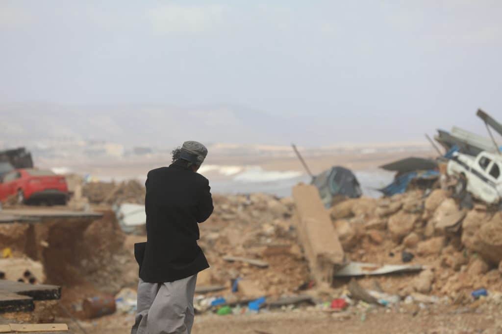 Les habitants de la ville de Derna se sont réveillés le 11 septembre 2023 face aux dégâts causés par la tempête Daniel. De nombreuses structures de la ville, notamment des bâtiments, des hôpitaux, des écoles et des maisons, ont été emportées. ©UNICEF/UNI435919/Alturki