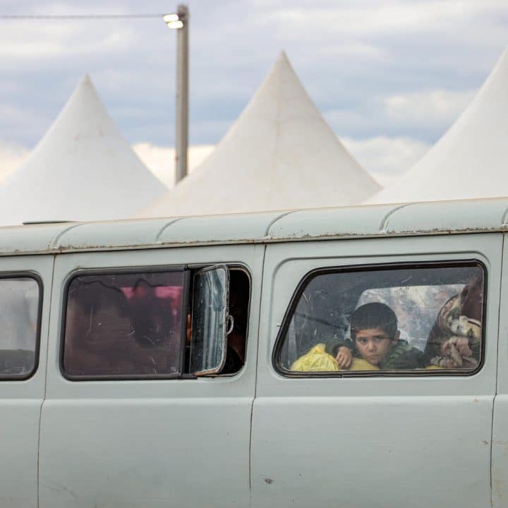 Des dizaines de milliers d'enfants et de familles de réfugiés arméniens arrivent à Syunik. ©UNICEF/UNI444674/Zelya