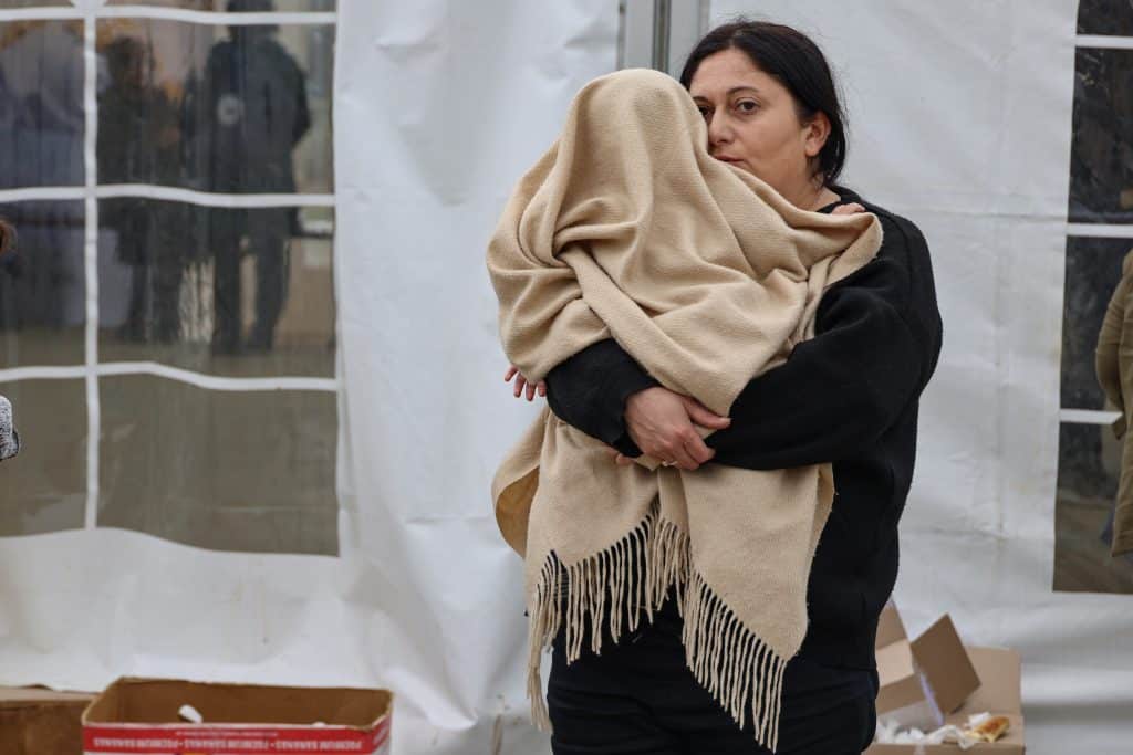 Le 26 septembre 2023, des milliers d’enfants et de familles réfugiés d’origine arménienne arrivent à Syunik. © UNICEF/UNI444675/Zelya