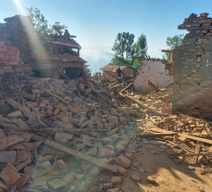 Népal : les enfants sont en danger après un tremblement de terre de magnitude 6,4