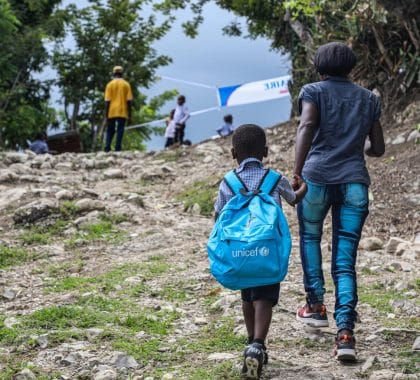 L’UNICEF lance un appel de fonds d’urgence de 9,3 milliards de dollars pour venir en aide aux enfants qui subissent des conflits et des crises dans un monde de plus en plus hostile