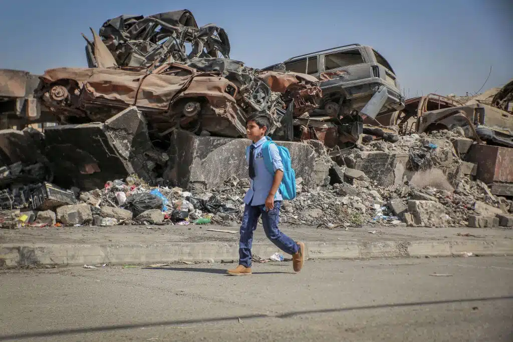 Le 26 septembre 2018 à Mossoul Ouest, en Irak, Ali, 11 ans, se rend à l'école Ithar, soutenue par l'UNICEF. En Irak, les écoles ont ouvert à nouveau le 1er septembre 2018. © UNICEF/UN0248976/Anmar