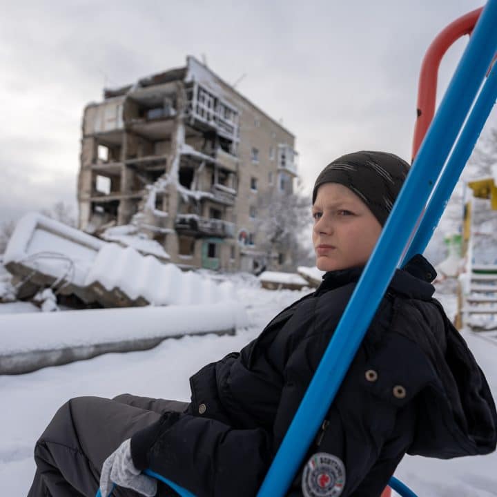 Bohdan, 11 ans, traverse un deuxième hiver de guerre en Ukraine. © UNICEF/UNI496725/Filippov