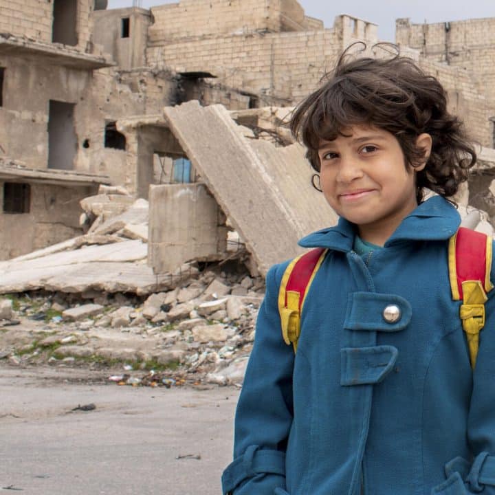 [11:29] BRESSOUD Taina Maram, 12 ans, en route vers le centre soutenu par l'UNICEF dans le quartier d'Al-Jazmati, dans la ville d'Alep, au nord-ouest de la Syrie, le 24 février 2022. ©UNICEF/UN0603200/Deeb