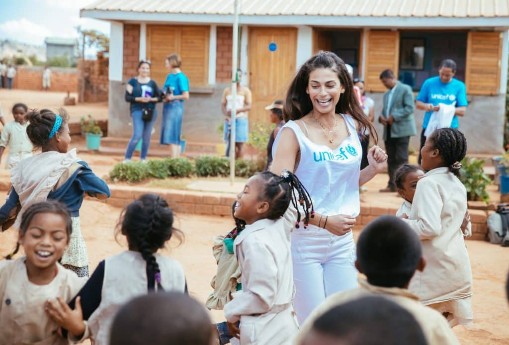 Mission à Madagascar de Tatiana Silva , ambassadrice de l'UNICEF. Visite du site de Loh Anosy (40km d'Antananarivo), qui regroupe une école primaire et periscolaire et un centre de santé financés par l'UNICEF. © Benjamin Decoin / UNICEF France