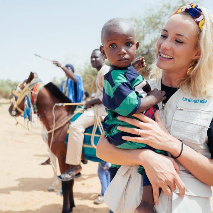 Visite terrain d'Elodie Gossuin en Mauritanie pour l'UNICEF. Visite du village d'HORE MONDJI, dans la région de BRAKNA. ©UNICEF France / Decoin