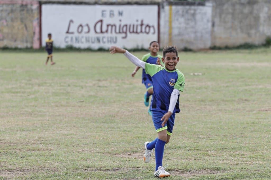 A Carupano, au nord-est du Venezuela, nos équipes travaillent avec plusieurs acteurs locaux, dont des clubs sportifs, pour venir en aide aux enfants. © UNICEF/UNI491002/Vargas