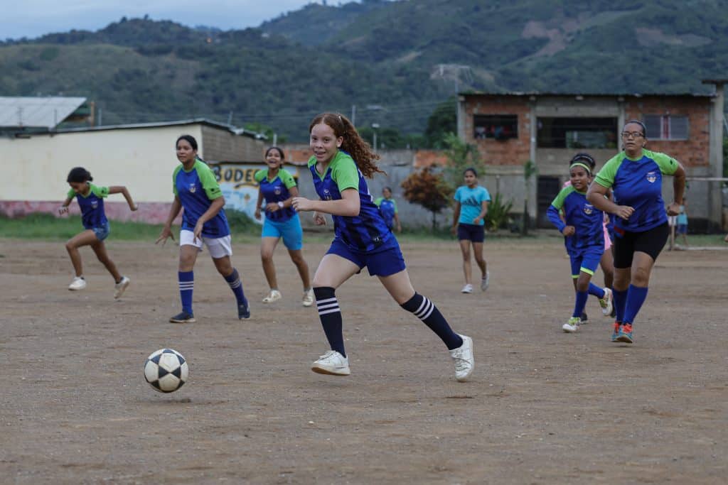 A Carupano, au nord-est du Venezuela, nos équipes travaillent avec plusieurs acteurs locaux, dont des clubs sportifs, pour venir en aide aux enfants. © UNICEF/UNI491012/Vargas