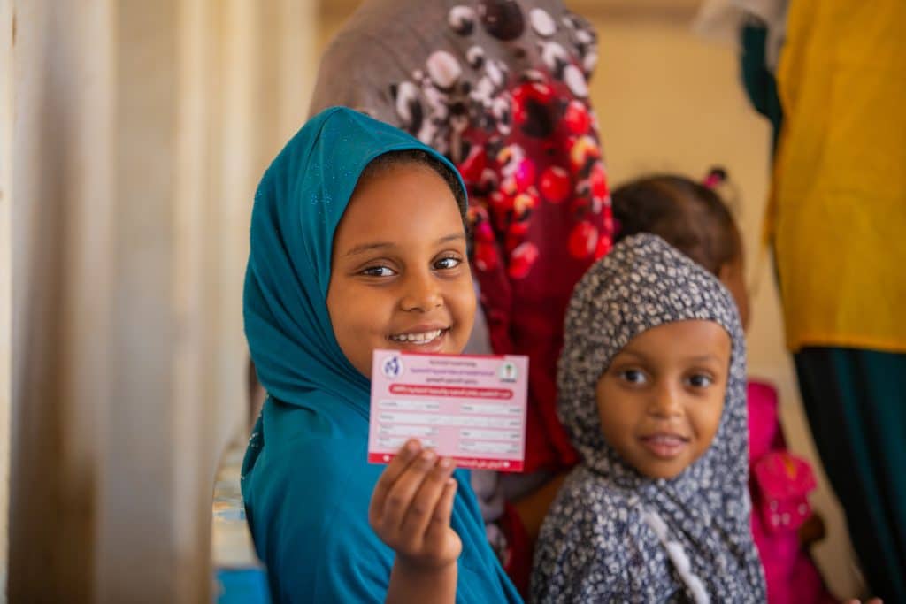 Au Soudan, l'UNICEF, l'OMS et le ministère de la Santé mènent des campagnes de vaccination contre la rougeole © UNICEF/UNI514453/Mohamdeen