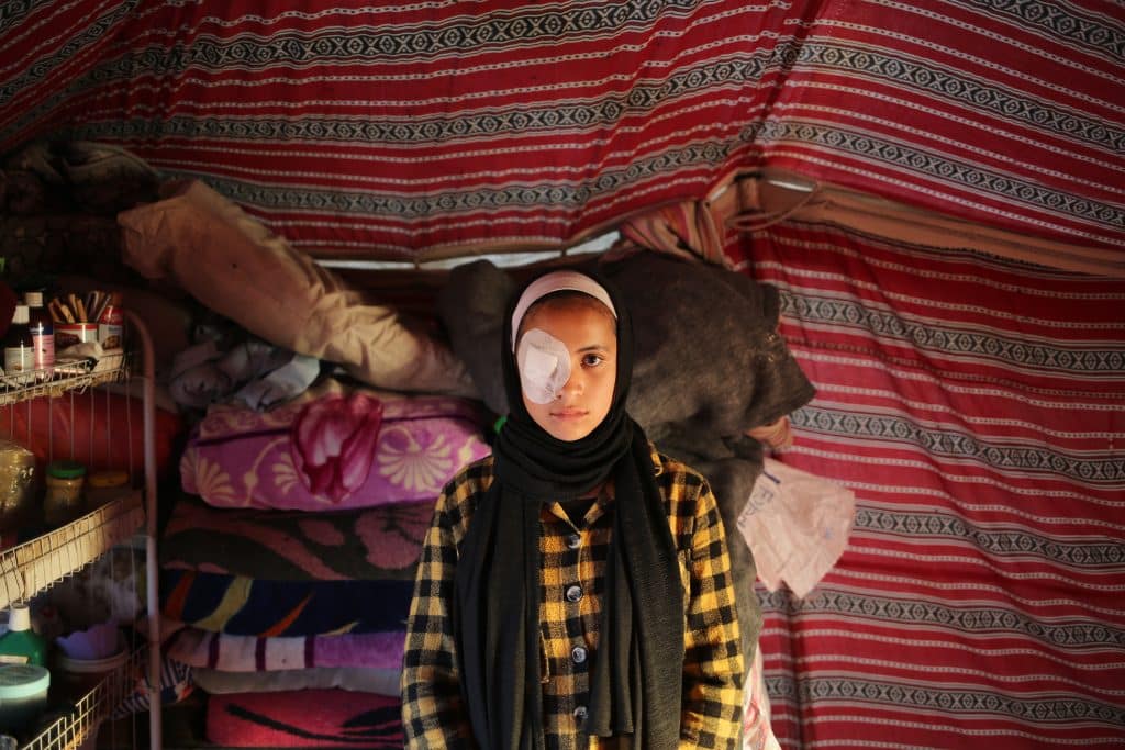 Dans la bande de Gaza, Abrar,15 ans, a été touchée à l'œil droit lorsque sa maison a été bombardée. © UNICEF/UNI544675/El Baba