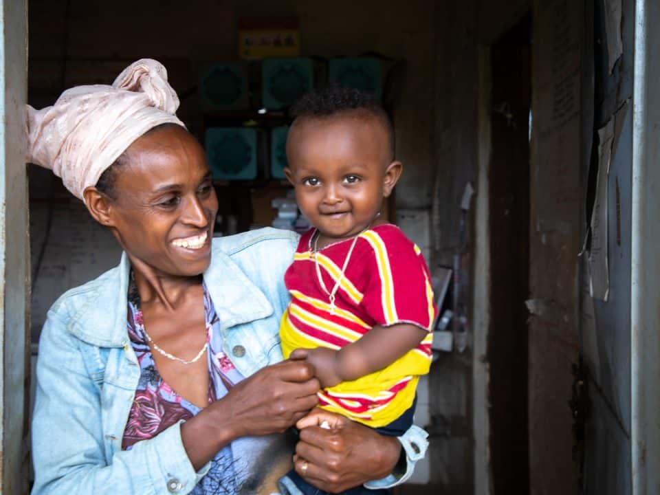 Berhane, a été atteinte du paludisme alors qu'elle était enceinte. Grâce au soutien de l'UNICEF, elle a été rapidement dépistée et prise en charge. © UNICEF/UNI553465/Pouget