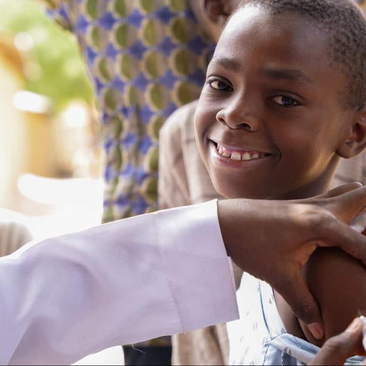 Nigeria méningite vaccin jeune garçon