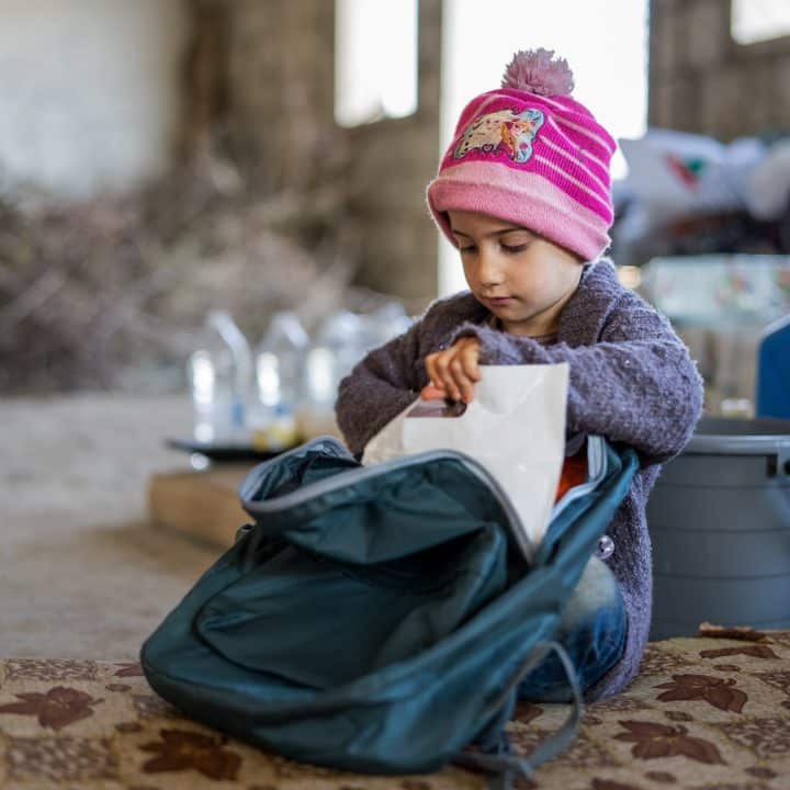 Amar, 5 years old. UNICEF is distributing hygiene kits, winter clothes and school kits to displaced families from South Lebanon to Baalbek in Beqaa. © UNICEF/UNI561761/Choufany