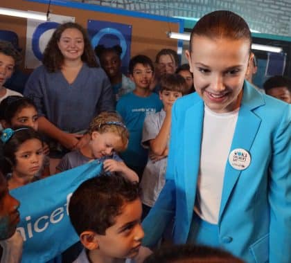 L’Ambassadrice de l’UNICEF Millie Bobby Brown appelle à « un monde où les règles ne nous empêchent pas d’avancer »