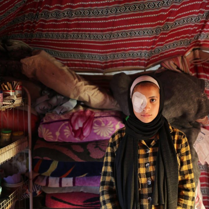 Abrar, 15 ans, originaire de Beit Lahia, dans le sud de la bande de Gaza, a été déplacée à Rafah, dans le sud, après la destruction de sa maison. © UNICEF/UNI544675/El Baba