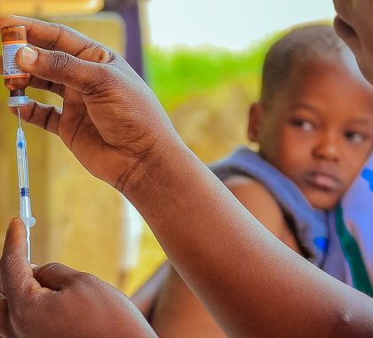 Les niveaux de vaccination infantile dans le monde ont stagné en 2023