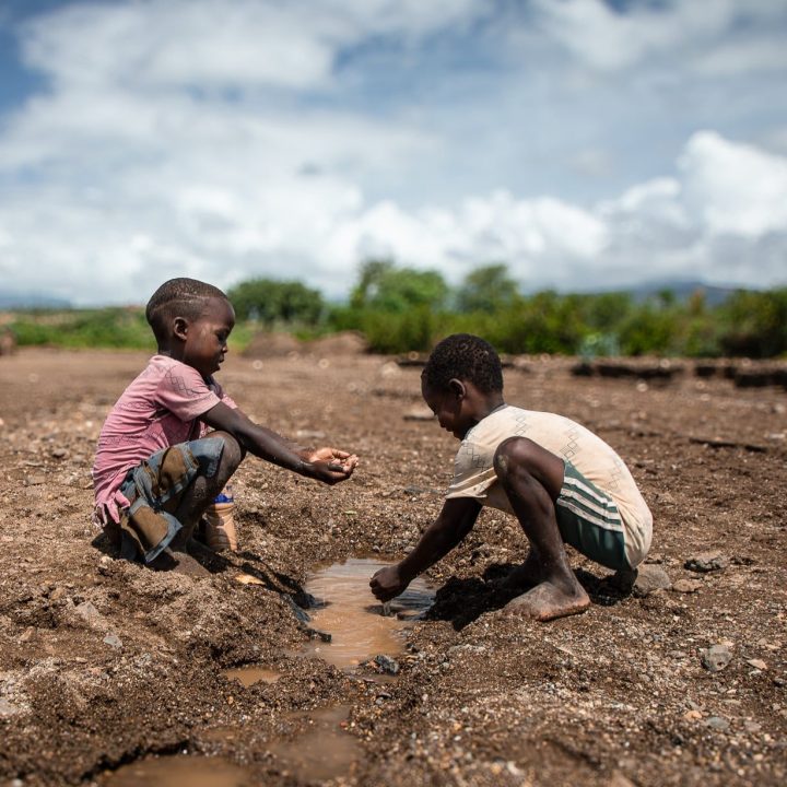 sècheresses enfants manque d'eau