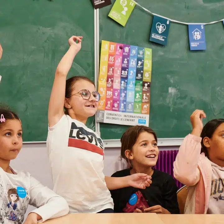 Le 14 mai 2024 à Marseille, les équipes de l'UNICEF France visitent une école du programme Ecole amie des droits de l'enfant. © Anne-Sophie Nival